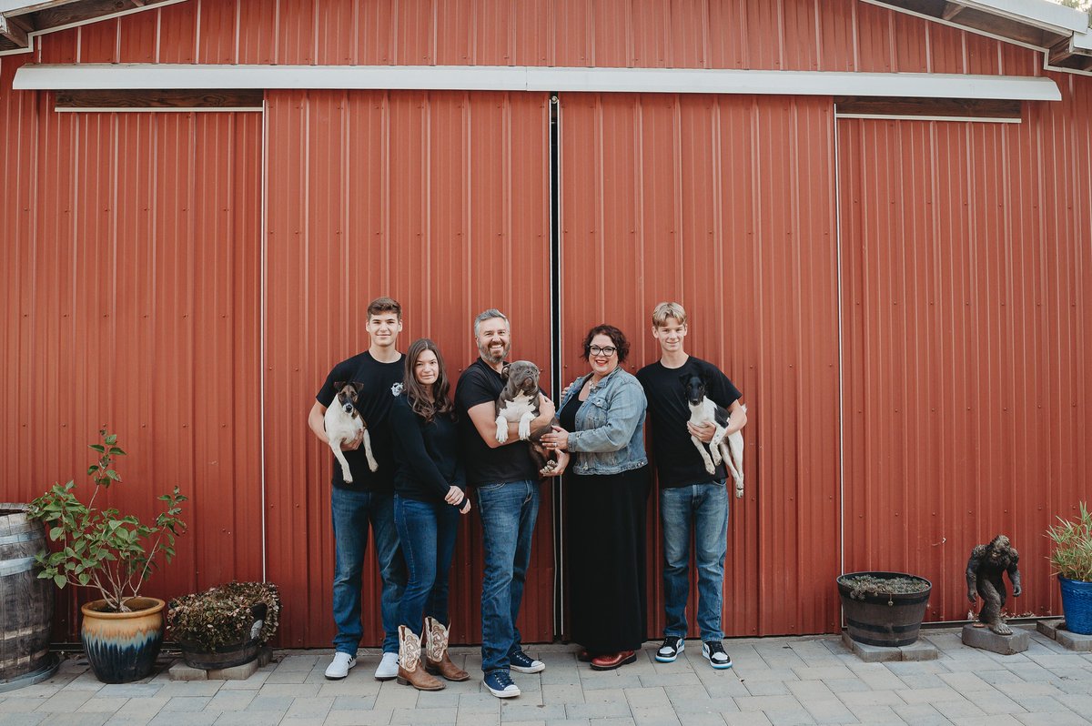 Wes &amp; Michelle Parker, the owners and winemakers of Koi Pond Cellars cordially invite you out to the farm. This will be the last opportunity for you to visit the farm and purchase our wines in 2022. Follow the link to get your ticket.
eventbrite.com/e/winter-winer…