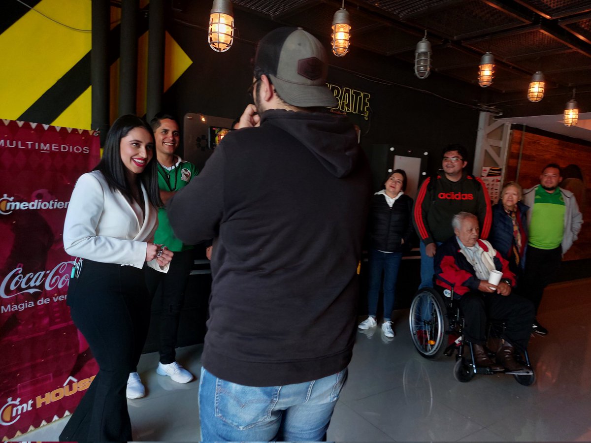 multimediostv's tweet image. Tanya Burak nos acompañó con los ganadores de la dinámica de Coca Cola durante el #MTHouse🇲🇽⚽️
Mantente pendiente de nuestras redes para saber cómo participar 💫🥳
