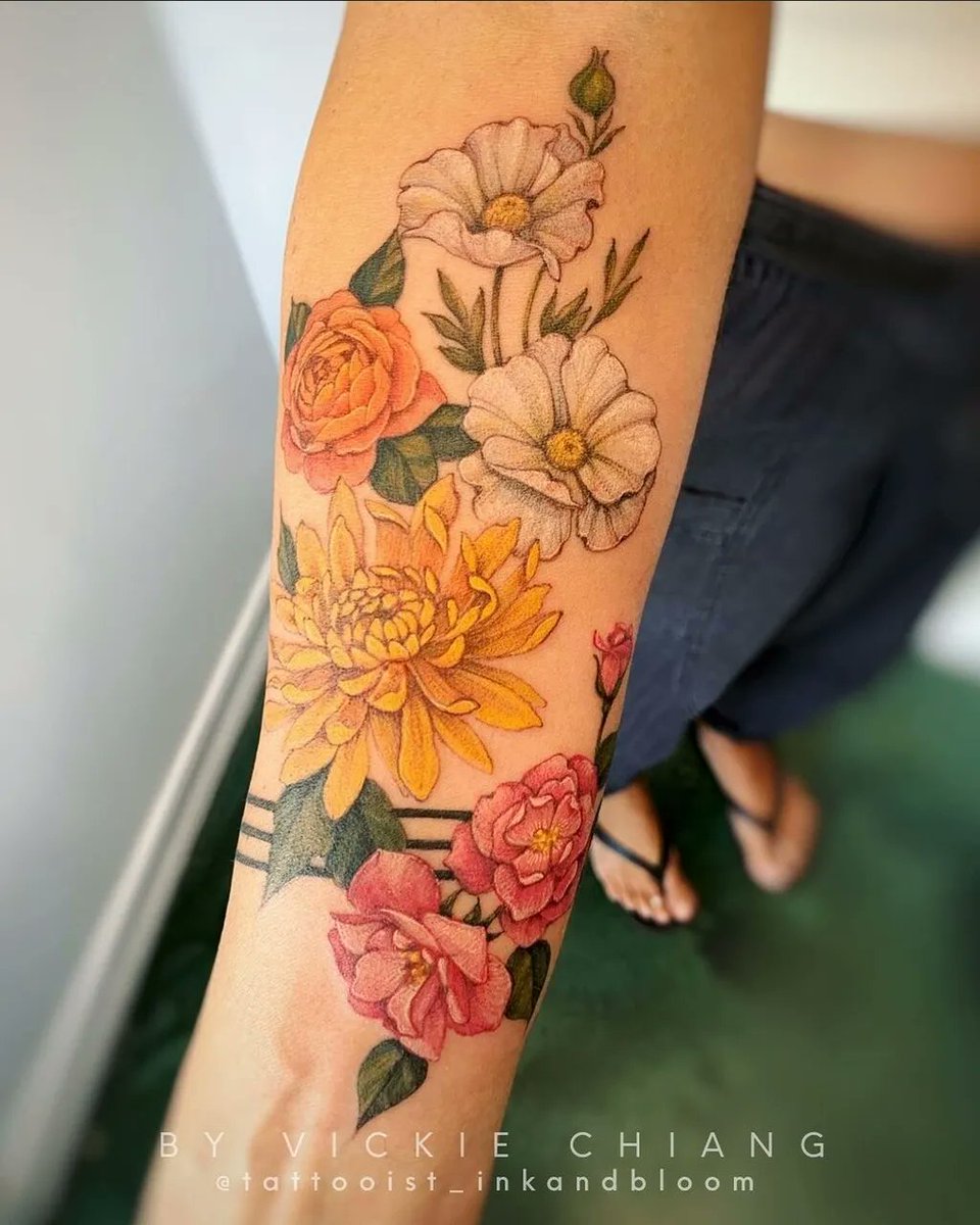 tatstat_io's tweet photo. Chrysanthemums are this month's birth month flower. The flower can have different meaning depending on the colors. As the birth month flower, the chrysanthemum symbolizes loyalty, friendship, and joy. Thank you @tattooist_inkandbloom for sharing your beautiful floral tattoos. https://t.co/0crwPYwTxW