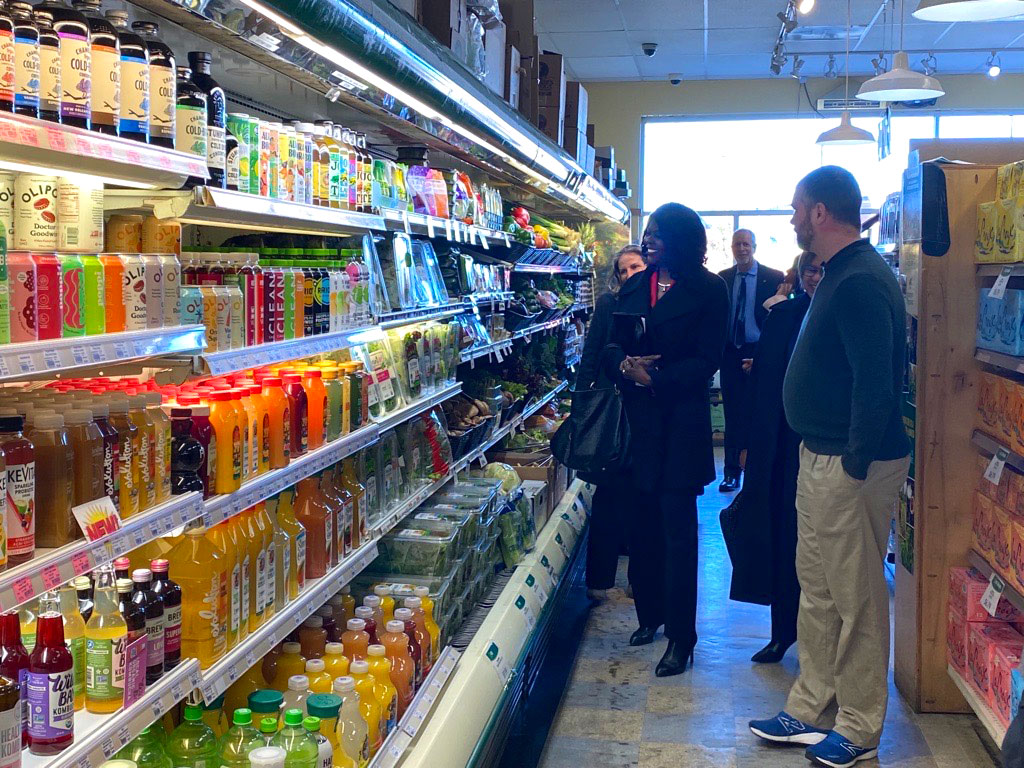 USDAScience's tweet photo. USDA invests $59.4M to improve health &amp; nutrition security across the U.S. This funding will increase access to fresh, affordable produce, especially in underrepresented communities. More: https://t.co/z8FKXjuF9E 

#USDAScience https://t.co/H2hu4azryN