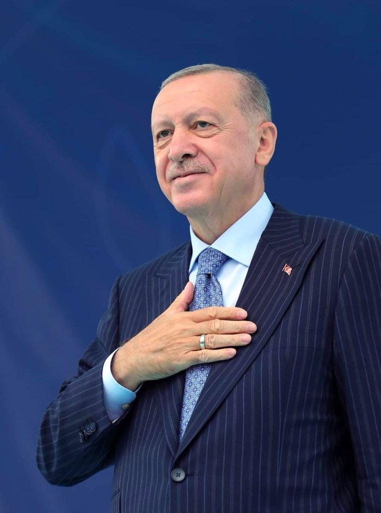 Sayın Cumhurbaşkanım,  yönetici pozisyonunda görev yapmakta olan biz  #KamuŞefleri ne 3600 ekgösterge konusunda haksızlık yapılmıştır.  Lütfen yeni bir KHK ile bu mağduriyetimiz giderilsin. 
<a href="/RTErdogan/">Recep Tayyip Erdoğan</a> <a href="/vedatbilgn/">Vedat Bilgin</a> <a href="/_aliyalcin_/">Ali YALÇIN</a> <a href="/_cevdetyilmaz/">Cevdet Yılmaz</a> <a href="/Mustafa_Destici/">Mustafa Destici</a>