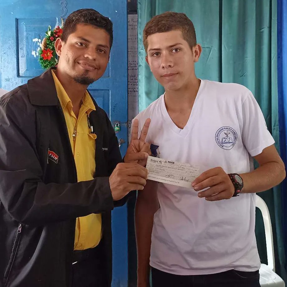 bonanza_red's tweet photo. #BONANZA  Frente Sandinista de liberación nacional inicia entrega de Bono complementario a bachilleres de bonanza,  Con la  participacion de FES, Candidatos electos y estudiantes! https://t.co/M9LQG9NIM5