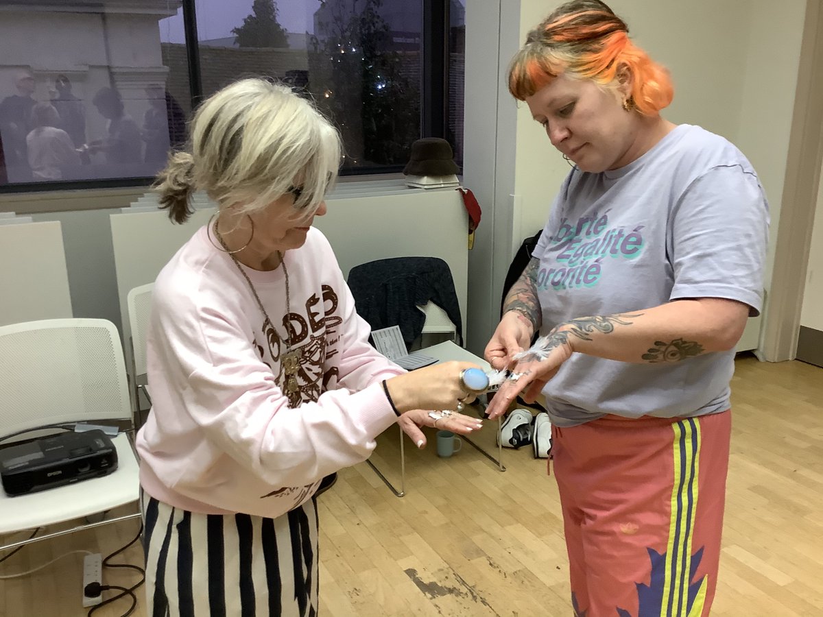 playground_kent's tweet photo. Playground artists having a wonderful and inspiring mentoring session with the brilliant @jodie_frater from @ConfidanceLtd #LetsCreate #ReconnectKent  @ace_southeast @kentculture @kentlibraries https://t.co/IIi7aoE80q