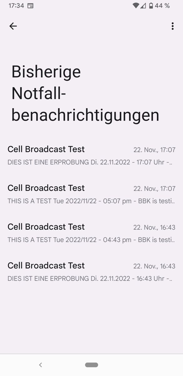 Fruchti's tweet photo. Heute auf meinem Pixel 3a vier #cellbroadcast Test-Warnungen erhalten. Die erste erreichte auch mein Nexus 5X mit Android 8.1, die zweite nicht 🤔 Mein Nexus 4 mit 5.1.1 bekam dafür die zweite 🤷🏻♂️ #dealert #eualert https://t.co/XNm6qNR2TV