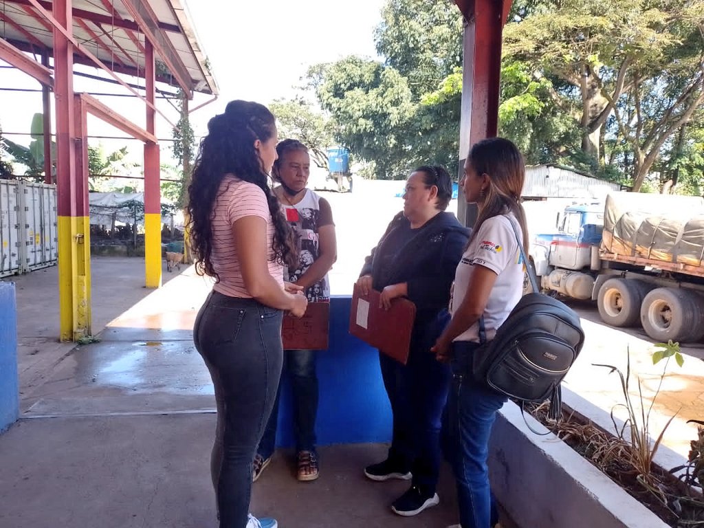 BermudezJoseA's tweet photo. #22Nov Junto al Equipo de la Sala Situacional de la @tachira_gmas hoy recibimos a los usuarios a acuden al #MartesDeAtencion, revisamos cada caso y particularidad que nos presentan en sus solicitudes y denuncias, para dar respuesta con prontitud y eficiencia 
@FreddyBernal https://t.co/HO5P7X3efg
