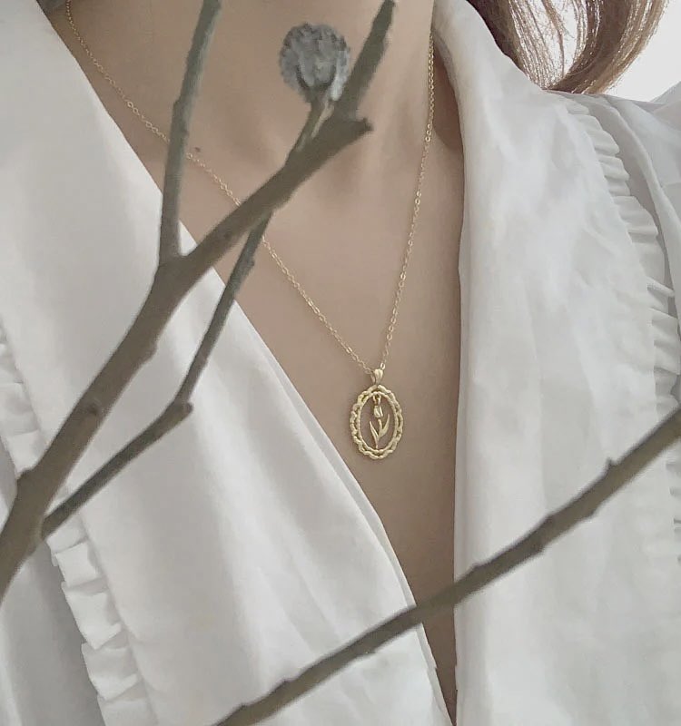 300moods's tweet photo. golden tulip necklace ✨ https://t.co/5yiESiT9pA