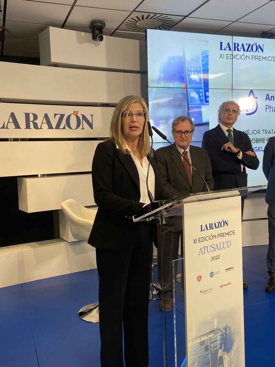 larazon_es's tweet photo. XI #PremiosATuSalud: 
🔹 Premio Mejor tratamiento sobre epilepsia: @AngeliniFarmaES 
🔹 Premio al servicio público durante la pandemia: @COFMadrid 
🔹 TRAYECTORIA AL FRENTE DEL COFM: Carlos Ibañez 
En #directo AQUÍ https://t.co/JOld7kmgas https://t.co/PftdOBBhFQ
