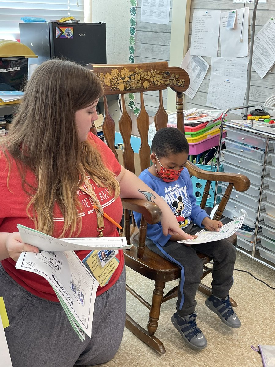 riotinthisheart's tweet photo. SS in K researched art and history museum’s and wrote about which kind of museum is better for their myView PBI! @BCPS_ELA #bcpsmyView https://t.co/d0pO8GpBbY