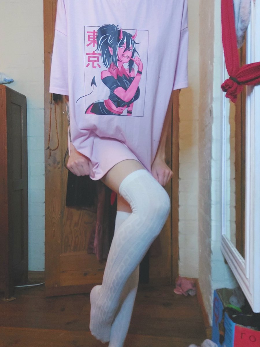 taytoebeans's tweet photo. Just a long T and socks kinda day.
Is ass permitted on Twitter?
#gamer #gamergirl #twitch #streamer #uwu #comfy #kawaii #taytoebeans #anime https://t.co/gEDXG7nyH4