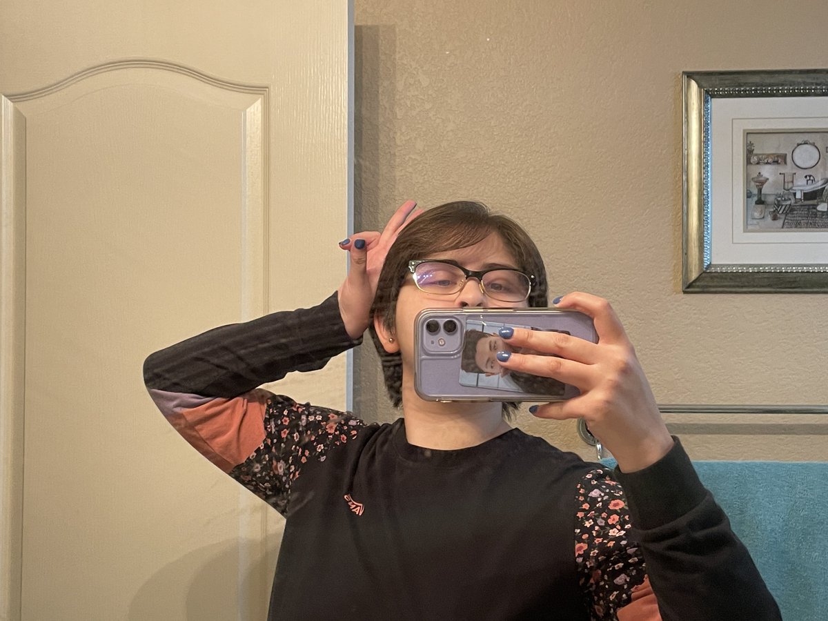 tayscript_'s tweet image. Just ✨girlypop✨ things, also only 5 more days until I’m OLD (aka I turn 21) 

&amp;gt; rts and follows please uwu
&amp;gt;&amp;gt; take 4 dabloons as a sign of good health
#totemtwtselfieday