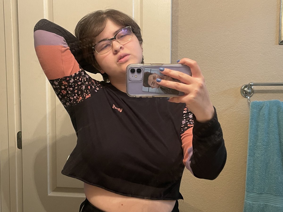 tayscript_'s tweet image. Just ✨girlypop✨ things, also only 5 more days until I’m OLD (aka I turn 21) 

&amp;gt; rts and follows please uwu
&amp;gt;&amp;gt; take 4 dabloons as a sign of good health
#totemtwtselfieday