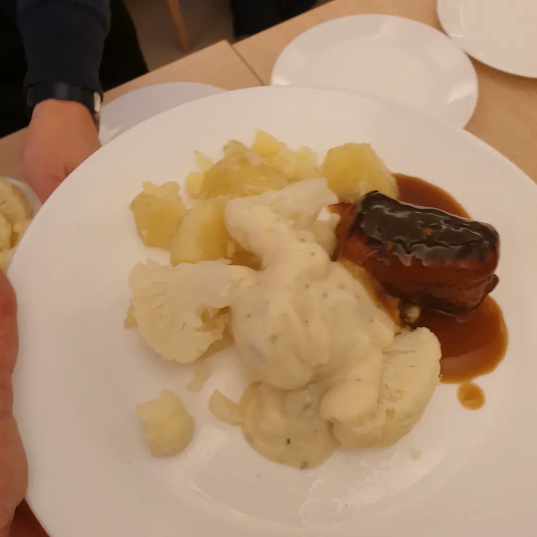 3437Robinfood's tweet photo. Vandaag schafte de pot boerenomelet op toast, gevolgd door bloemkool met aardappelen, jus en gehakt. Als toetje was er aardbeienvla. 

#sameneten #verbinden #gezellig #sociaal #Galecop #Nieuwegein #gratis https://t.co/afOIpaXmzl https://t.co/BmaIXratro