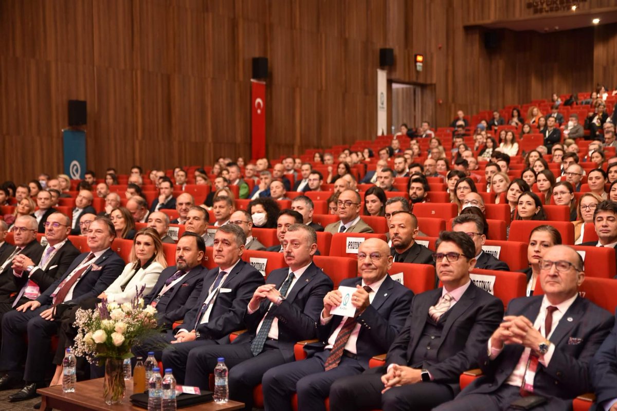 KALDER organizasyonunda Kocaeli Sanayi Odamızın da destekleriyle ilimizde gerçekleştirilen 31. Kalite Kongresi’nde değerli panelsitlerle birlikte 'Kapsayıcılık ve Daha Dirençli Bir Ekonomi' konusunu masaya yatırdık.

#kocaelisanayiodas