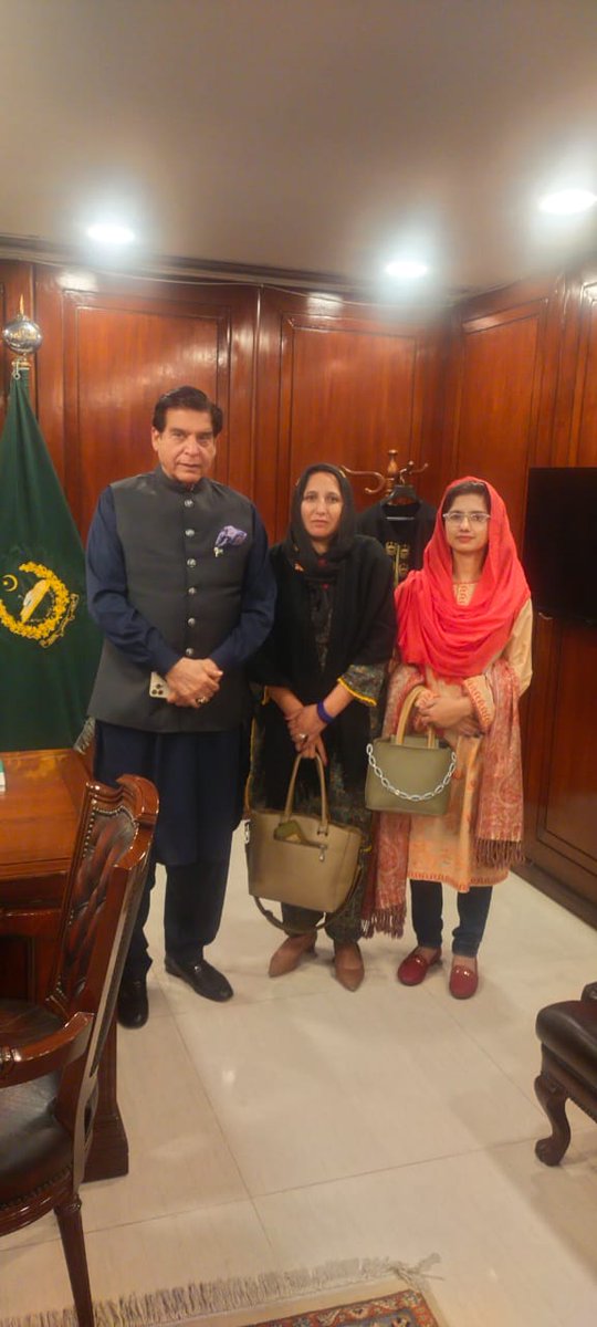 zohrabibi12's tweet photo. اسپیکر قومی اسمبلی راجہ پرویز اشرف اینڈ نائب صدر شعبہ خواتین اینڈ ڈاکٹر شہناز سولنگی https://t.co/o0DNNyq8Uo
