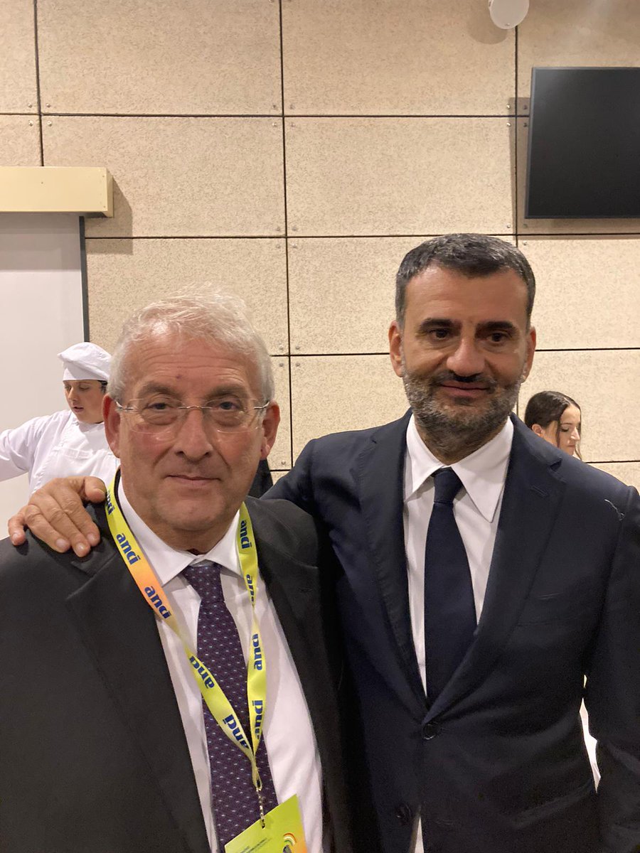 All'assemblea <a href="/comuni_anci/">comuni_anci</a> con in Presidente <a href="/Antonio_Decaro/">Antonio Decaro</a>