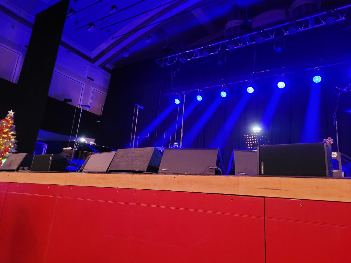 BikerVick's tweet photo. Front row @demontforthall for @russellthevoice &amp; @realaled ❤️🎵🎄with @obrienk86 lost count how many times we've seen Russell now! #numberonefans haha https://t.co/Ed6obr2ETI