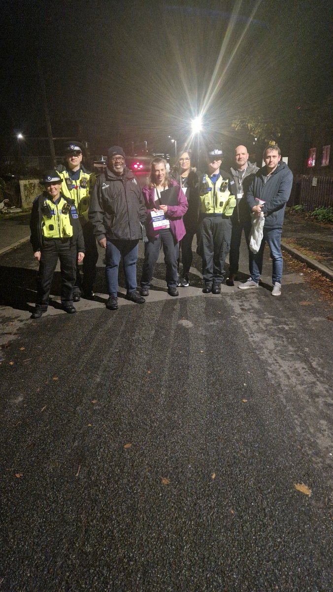 Tonight was the start of the darker nights winter warmth scheme. We joined up with <a href="/LeosWMP/">Lyndon, Elmdon, Olton & Silhill Police</a> to knock on doors and offer advice on security, financial support and much more. We were joined by several councillors and were well received by the local community around Brackleys Way.