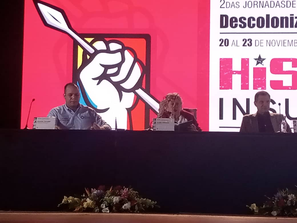 DGRPA1's tweet photo. #22DeNov Nuestro Viceministro de Educación @vicent_carvajal tuvo un derecho de palabra en el "Foro Central Historia Insurgente y Desconolización de la Memoria" celebrado este martes en Unearte.
#LaGuayanaEsequibaEsNuestra
#GraeldiJiménez
@_LaAvanzadora
@pedrodiazg59 https://t.co/5rH714Fz0s