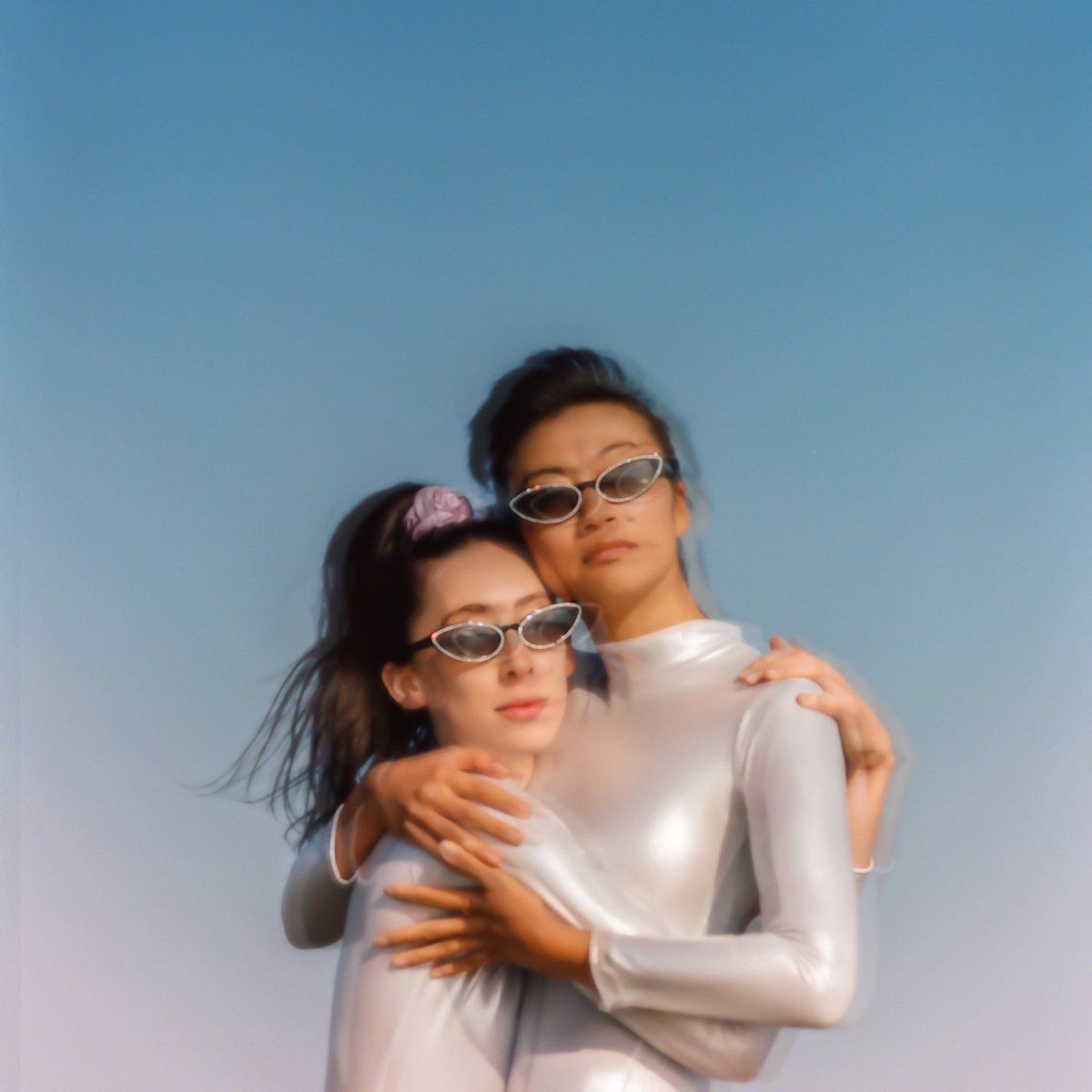 Dropping a new track this Friday ✨ soundcloud.com/bespoke-musik/…