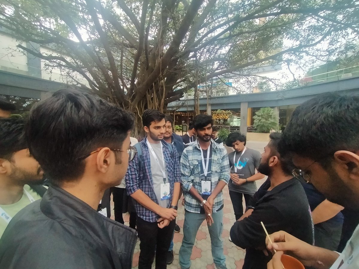 Ritikjainx's tweet photo. Totally missed the next session becz 1.5 hours of break became short for me and I wanted to network with more GDEs and community folks 👀 ,made a lot of connections and grabbed a lot of goodies.

P.s. I am not edited in the last pic and please let me know how this session was 🥹 https://t.co/h5IEQTWuC5
