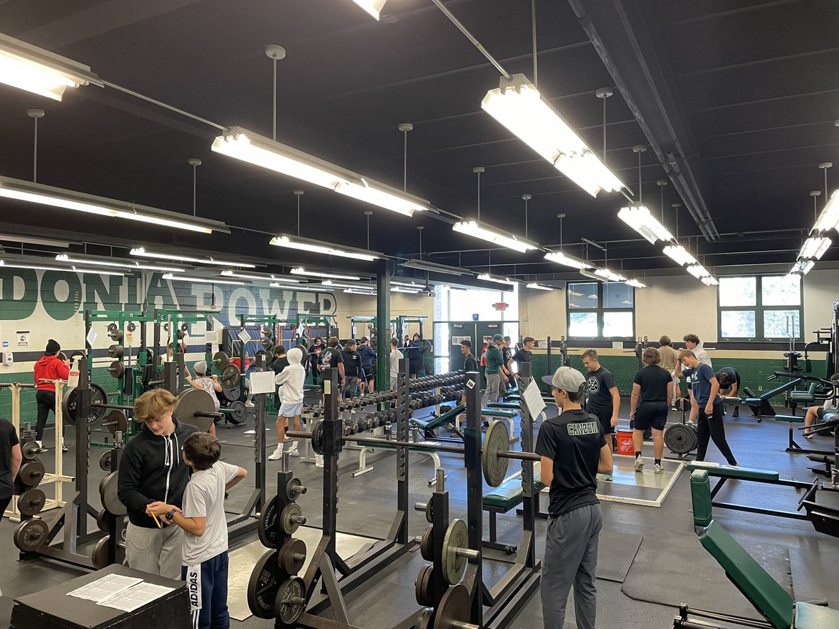 30+ players, the day of Thanksgiving break, in the weight room getting better! This group has started this off-season training with some 🔥🔥🔥