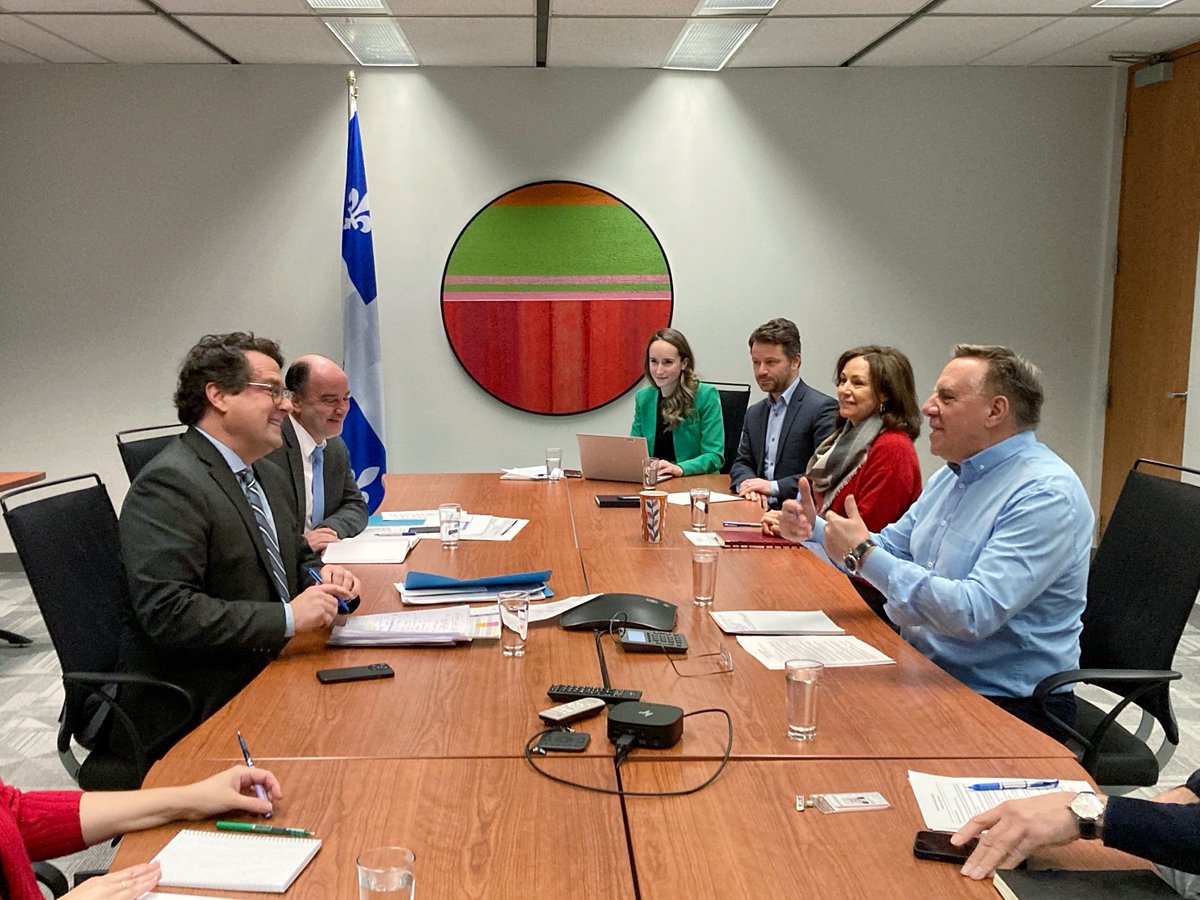 francoislegault's tweet photo. Avec le ministre de l'éducation @BDrainvilleQc.
Nous avons discuté des priorités: valorisation des enseignants, aide aux enfants avec difficultés d'apprentissage, augmenter les inscriptions en formation professionnelle, rénovation des écoles,... https://t.co/8bxJbd10XN
