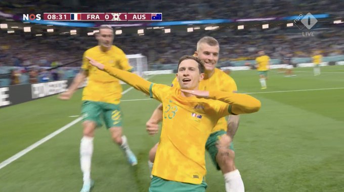 RapperAndroide's tweet photo. " Vou torcer pra Austrália por causa do uniforme parecido com o do Brasil " 

Realidade : Odiamos a França https://t.co/QJocC21Uvk