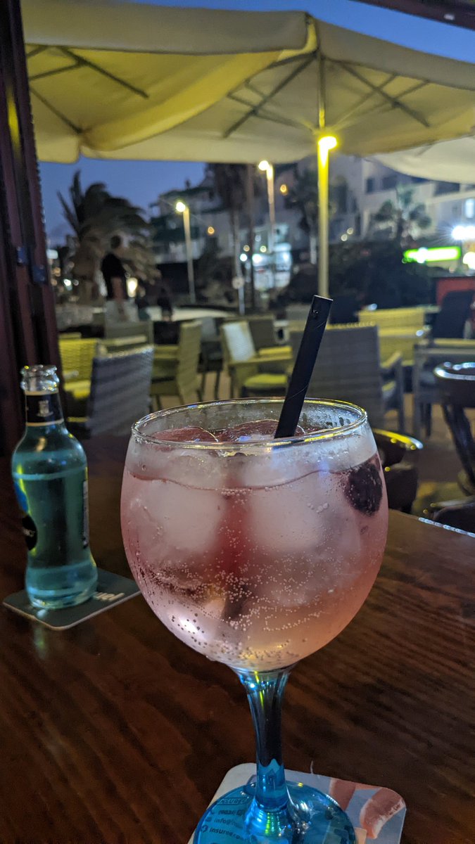 greenkeeperdave's tweet photo. At the dolphin in Costa teguise for the best quiz ever .... #costateguise #oursecondhome https://t.co/uNxST5r82B