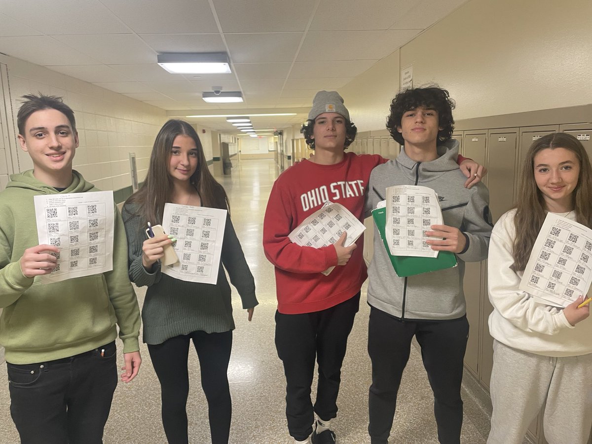 susiharb's tweet photo. SHS students in French one participate in a scavenger hunt today around the school building collaboration &amp; vocabulary skills https://t.co/YUxeUNToZa