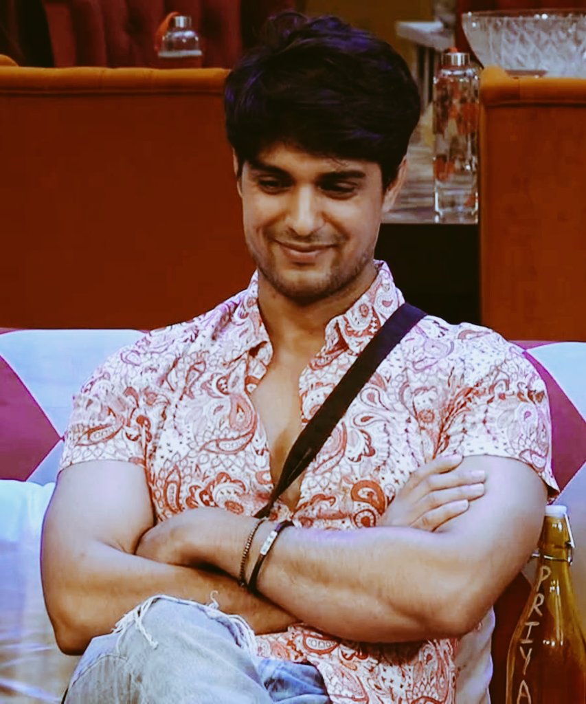 iPriyankaBhatt's tweet photo. Ladka hai shy,
But iski demand is high,
Hero ke liye vote karna bina puche why why 
Sorry bhut din baad Maine ki ye try try, hui fail maaf kar Dena soch kr ki Mai hu high (on life) 🤣
#AnkitGupta Shayri ko goli Maro, bas apne hero ko bharpur vote kro!
#BiggBoss #BB16 #BiggBoss16 https://t.co/mX3fGkYyoe