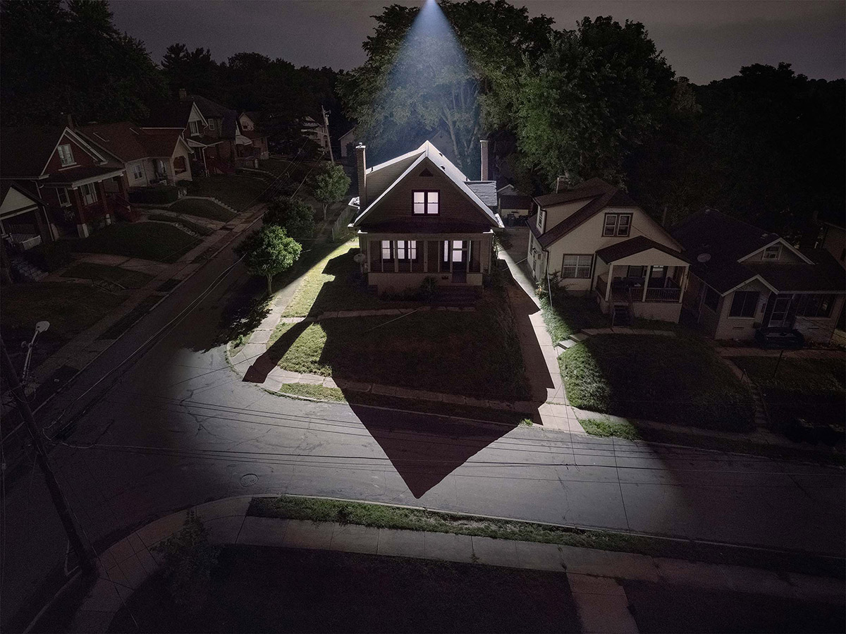 A new series of large-scale light installations and photo works by artist Ian Strange. The project uses dramatic, single-source lighting to illuminate and obscure the homes and neighbourhoods. See more from “Penumbra": booooooom.com/2022/11/22/pen…