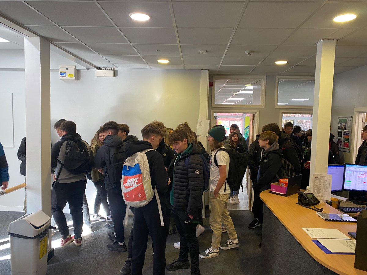 Holyrood6thForm's tweet photo. What a fantastic day and an amazing bunch of Year 11 students! It was great speaking to so many of the students about the courses they hope to join and future career paths. We are looking forward to making those aspirations a reality! #whystudyanywhereelse https://t.co/v0gzFIk7Jq