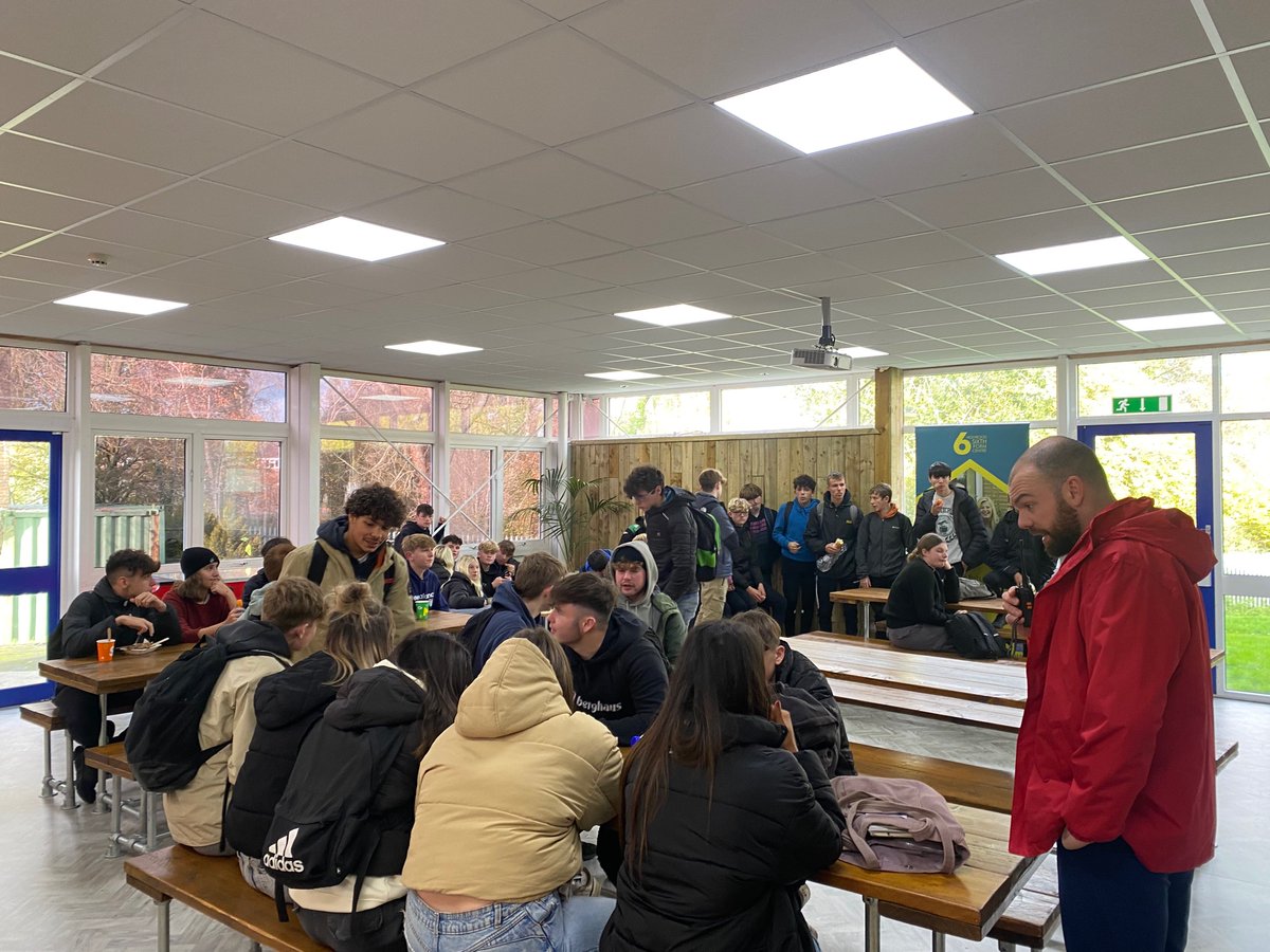 Holyrood6thForm's tweet photo. What a fantastic day and an amazing bunch of Year 11 students! It was great speaking to so many of the students about the courses they hope to join and future career paths. We are looking forward to making those aspirations a reality! #whystudyanywhereelse https://t.co/v0gzFIk7Jq