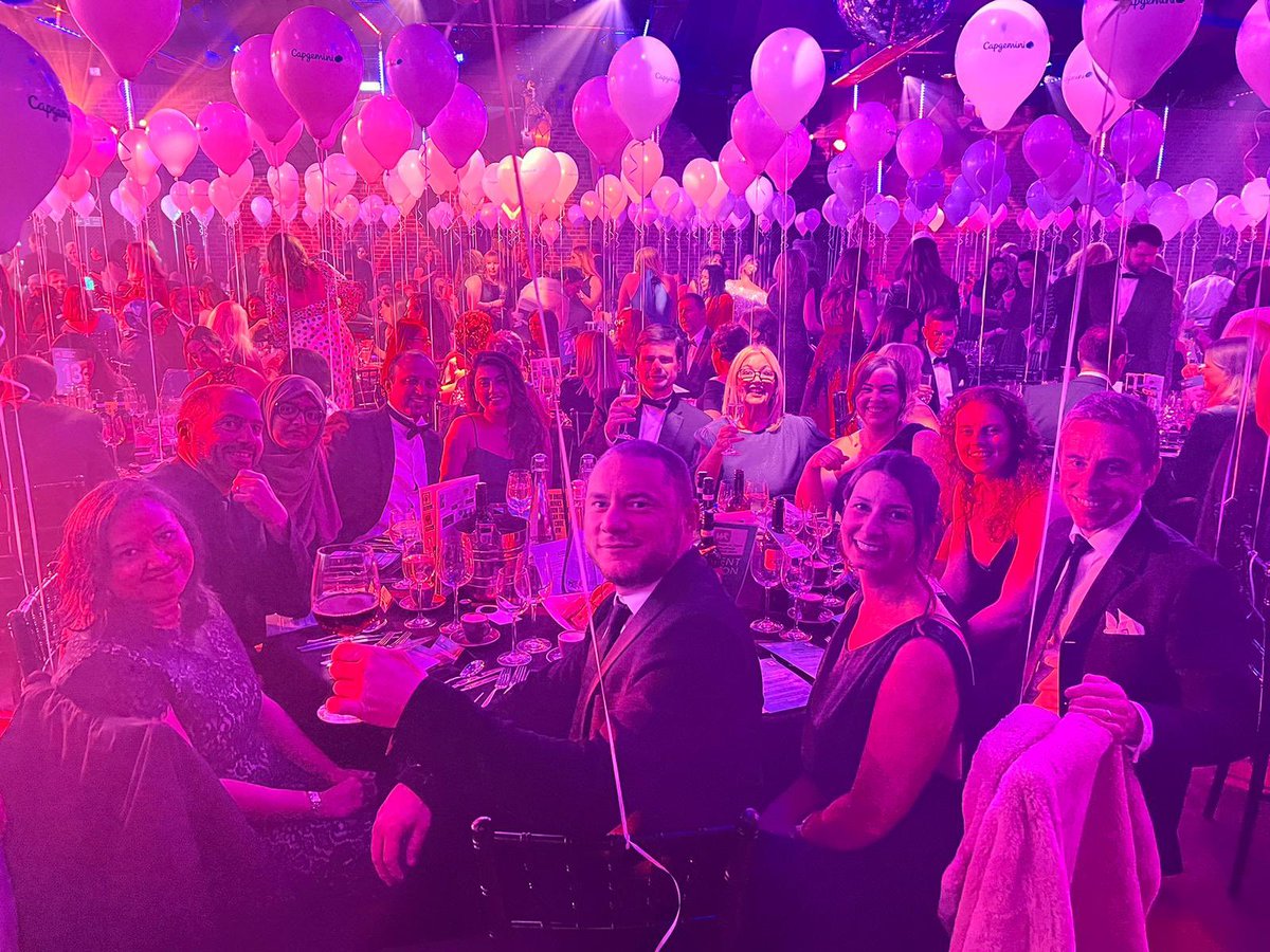 sinky99's tweet photo. Smashing it at the @womenitechecellence awards tonight with amazing women @sagegroupplc  #Competition -#womenintechexcellence https://t.co/d9HUJhiK9X