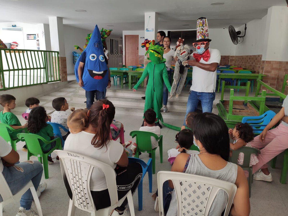 Bquillaverde's tweet photo. #AgentesVerdes👧🏾👦🏻
A través de talleres recreativos y la literatura los niños y niñas del CDI El Bosque vivieron una mañana llena de conocimiento ambiental donde aprendieron la importancia del cuidado del planeta. 🌎🍃 https://t.co/tfQdHJRpP4
