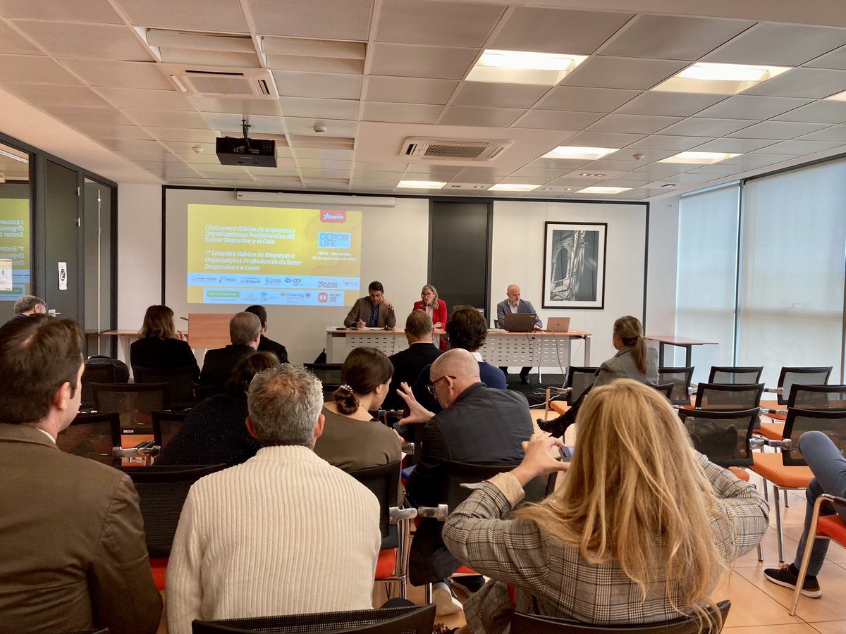 Súper productivo el día de hoy en el ”I encuentro Iberico de Empresas y Organizaciones Profesionales del Sector Deportivo y el Ocio”. Con grandísimos profesionales del sector. <a href="/GallardoLeonor/">leonorgallardo</a> <a href="/FabianquesadaGo/">Fabián Quesada</a> <a href="/manelvalcarce/">Manel Valcarce</a> <a href="/dandesande/">DAN</a> <a href="/ClusterDeporte/">Cluster Deporte y Ocio de Extremadura</a> entre otros.