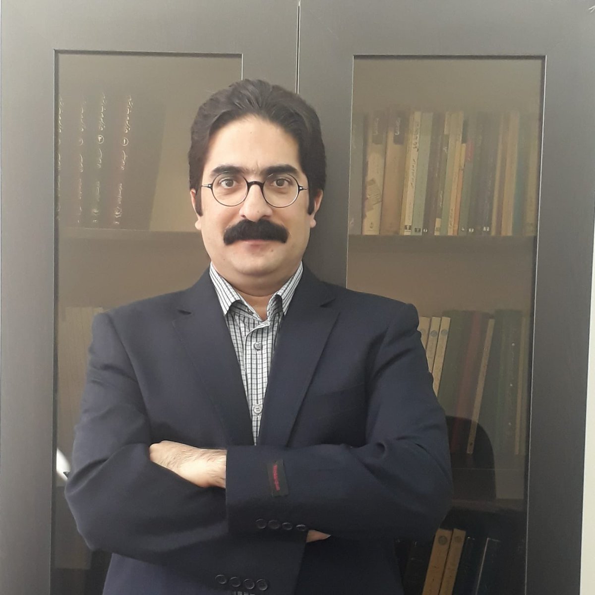 GhonchehAzad's tweet photo. موج ممنوع‌الورودی و تعلیق، از دانشجوها به اساتید رسیده. این سه استاد دانشگاه بهشتی، ممنوع‌الورود و تعلیق شده‌اند: 
نگار ذیلابی، استاد تاریخ و تمدن
محمد راغب، استاد زبان و ادبیات فارسی
اسلام ناظمی، استاد مهندسی و علوم کامپیوتر
#مهسا_امینی https://t.co/9uQqqaMJBL