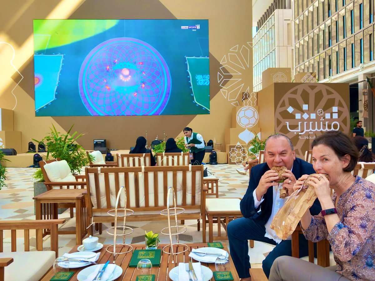 AmborIris's tweet photo. I had the pleasure of eatinga fresh, tasty and Kosher Baigel that was made in #Doha #Qatar with Rabbai Marc Schneier who made it happen. 
Thank you @qatar https://t.co/DaOSJufHle