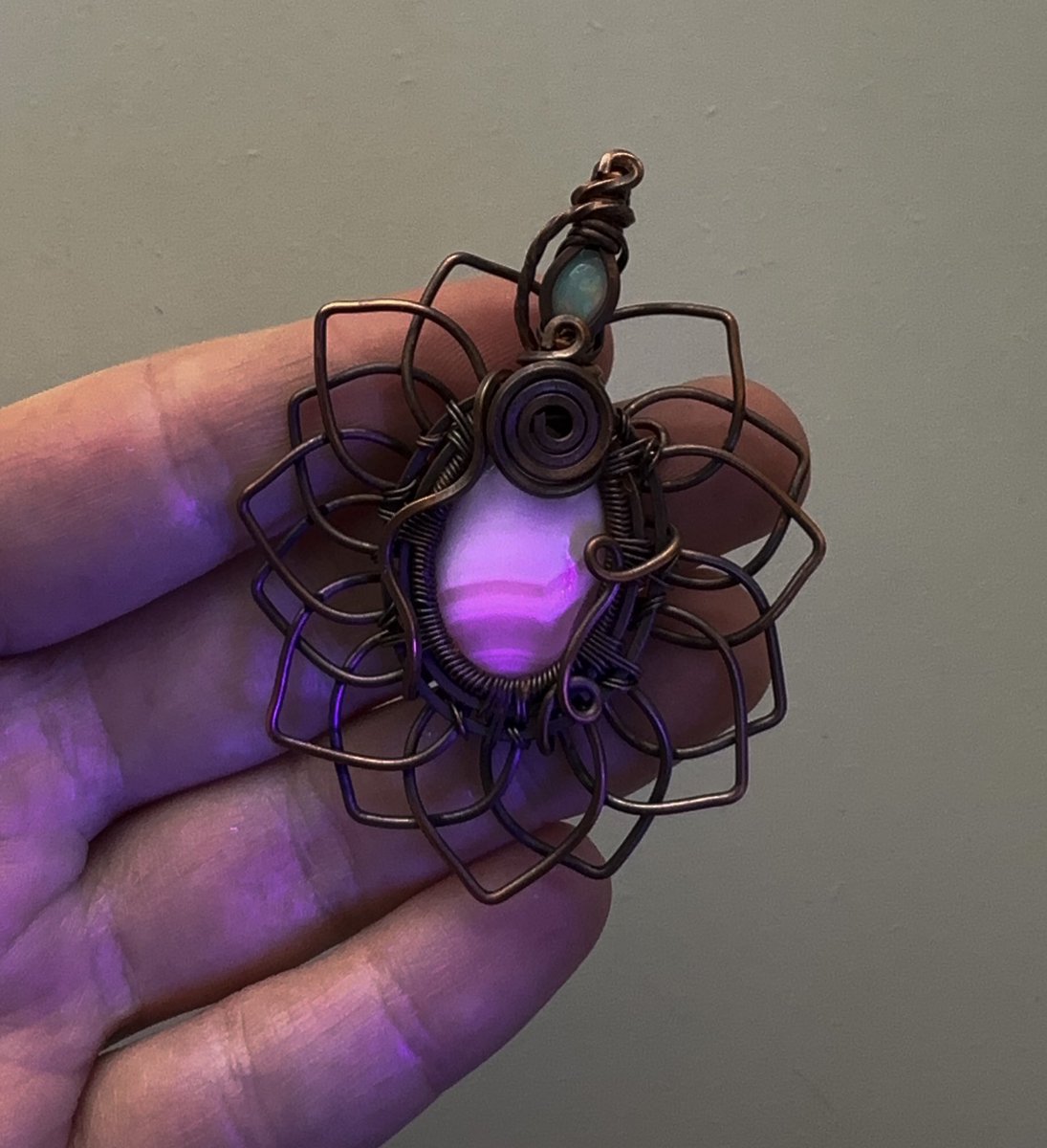 Ethiopian Opal &amp; UV reactive mangano calcite💓

available on my shop Thurs. Nov. 24th at 4pm est