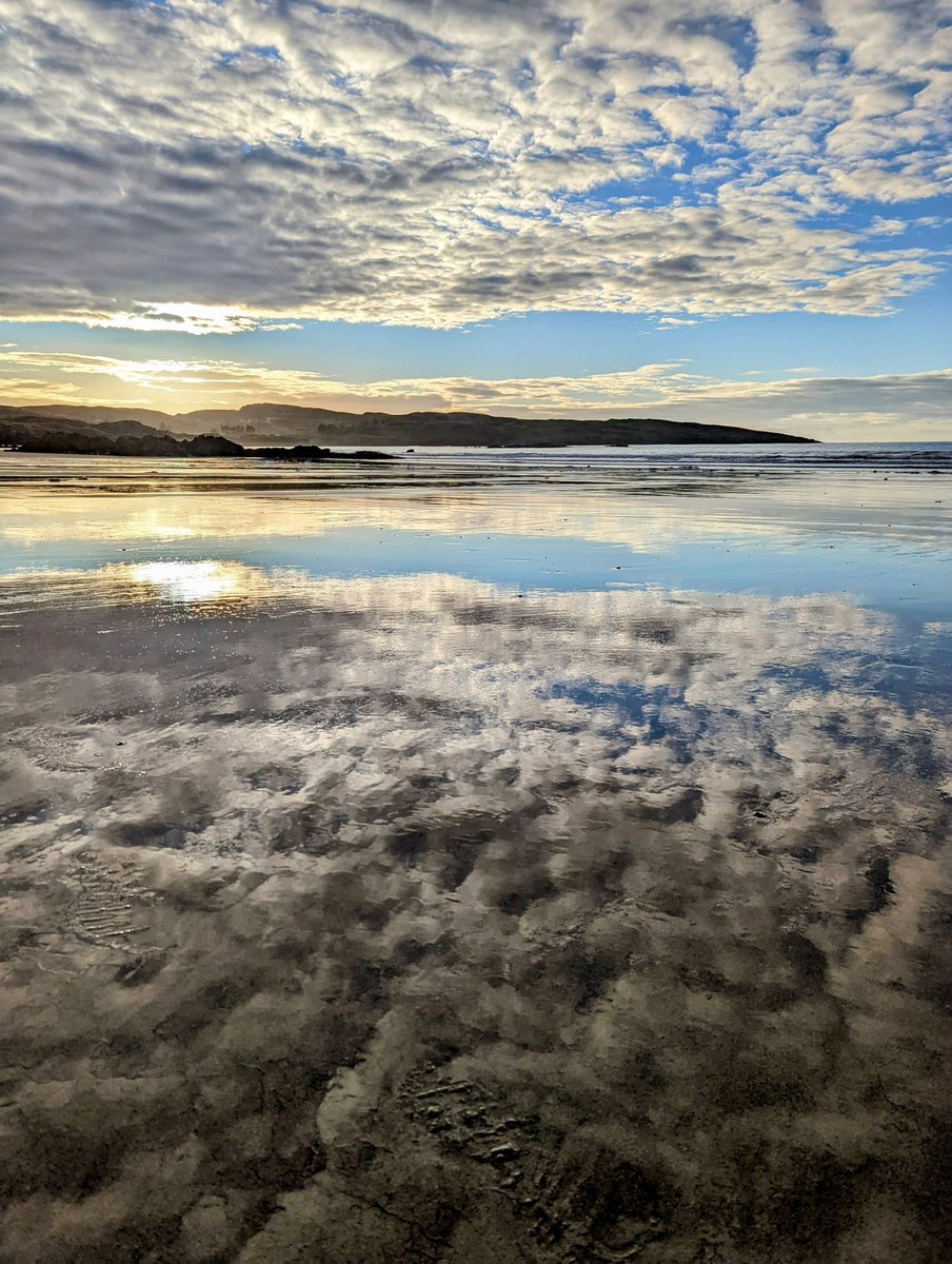 tastesfaces's tweet photo. Heaven on earth 😍 #fintrabeach #killybegs #morningwalk #beach #reflections https://t.co/tzonnwaa0W