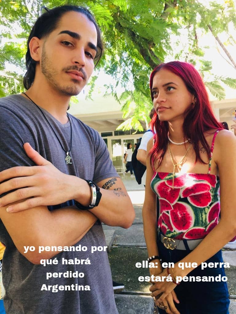 EDLlerenaM's tweet photo. Cuando tus amistades sólo saben hacer memes y te cogen para uno 🤣🤣🤣 https://t.co/njVhGilqmf