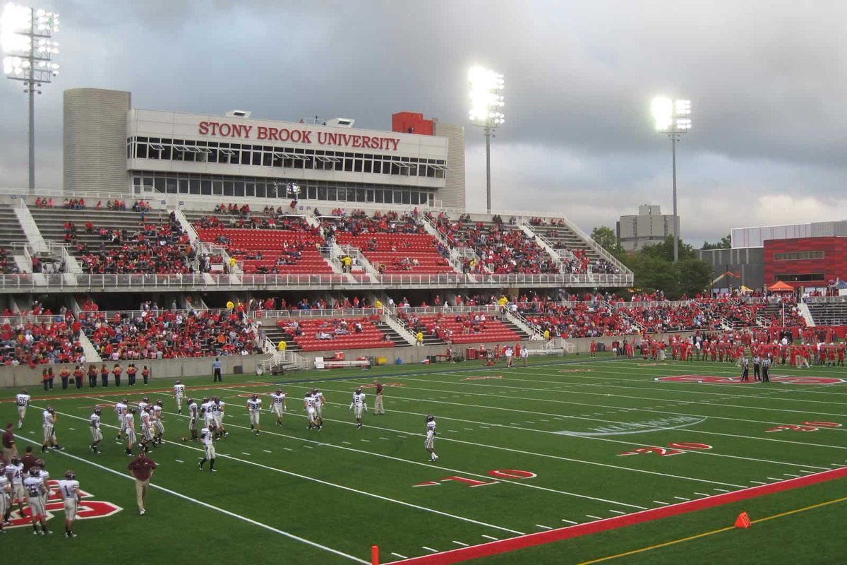 Blessed to receive a offer from Stony Brook <a href="/CoachGLocklear/">Gavin Locklear</a>