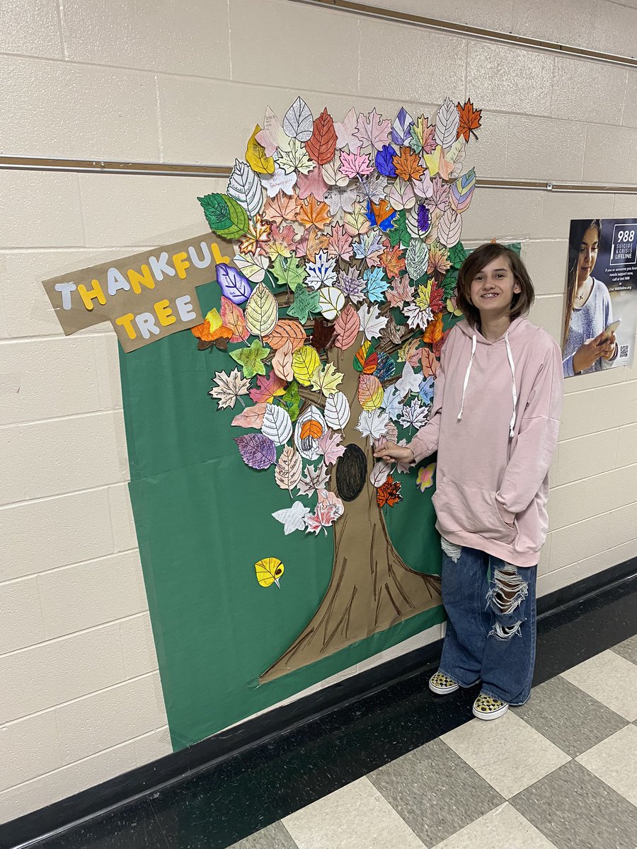 J_Blackmond's tweet photo. Team 4A made a “Thankful Tree” this week. Thank YOU students for working hard on the tree and showing gratitude🍁 Also, Shoutout to Charlie Tonseth for her tree artwork! @NagelNighthawks  @nagel4a https://t.co/I1SEcC6tHc