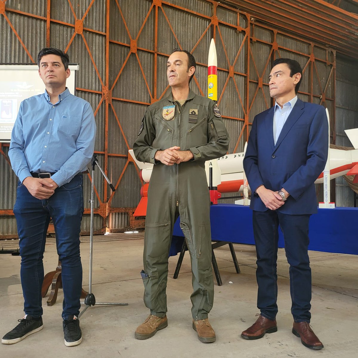 solar54ar's tweet photo. En el marco de la "I Jornada de Modelismo Espacial y Cohetería Amateur" en la Base Aérea #Chamical @DptoChamical con @FuerzaAerea_Arg  @XintarArgentina @CienciaLaRioja + Docentes y Estudiantes de escuelas técnicas Riojanas @mineducacion2, presentamos los avances de @solar54ar 🇦🇷 https://t.co/yjC74TMjlX