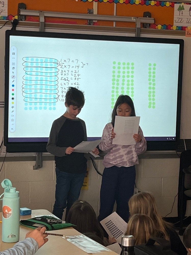 WPSSicomac's tweet photo. Bill Jackson came to 3G today at Sicomac to talk about different ways we can think of multiplication! #strategy #Mathematicians #personalizinglearning #persuingexcellence https://t.co/eyk7lNUKPT