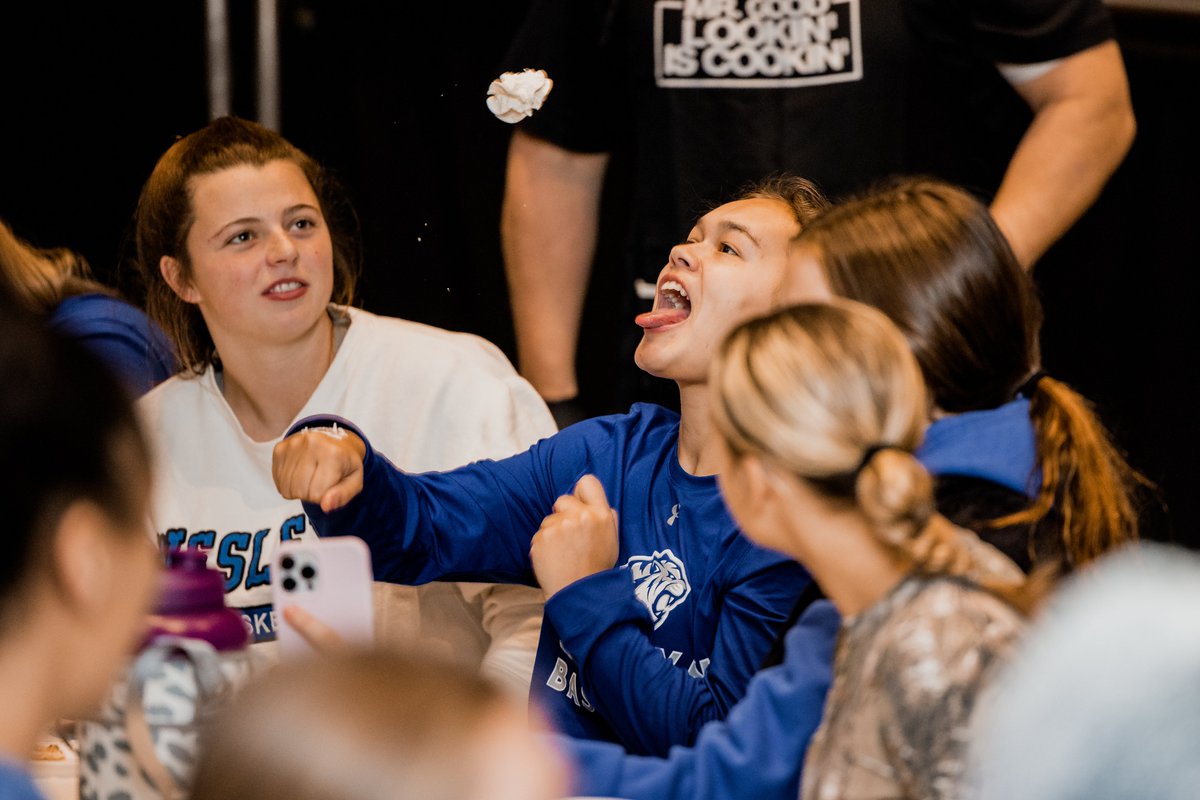 DakotaWesleyan's tweet photo. This is the time of the year when we remember what matters most…loved ones and tasty food. We hope you have a wonderful Thanksgiving! #BleedBlue #HappyThanksgiving https://t.co/RVfcveeizO