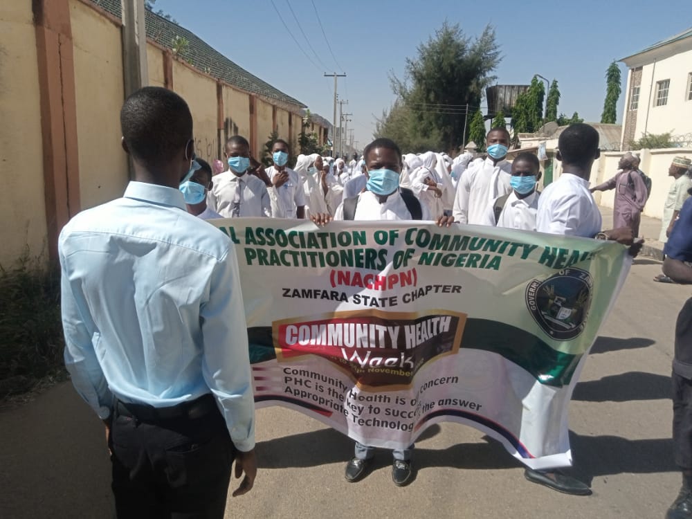 getrabiuyusuf's tweet photo. College of health science students from different schools in Zamfara State alongside NACHPN today celebrate 2022 #CommunityHealthWeek with walk the talk exercise. Paid courtesy visit to Emir of Gusau & State primary health care board. The event is usually celebrated Nov annually. https://t.co/v0x8u7TWwg