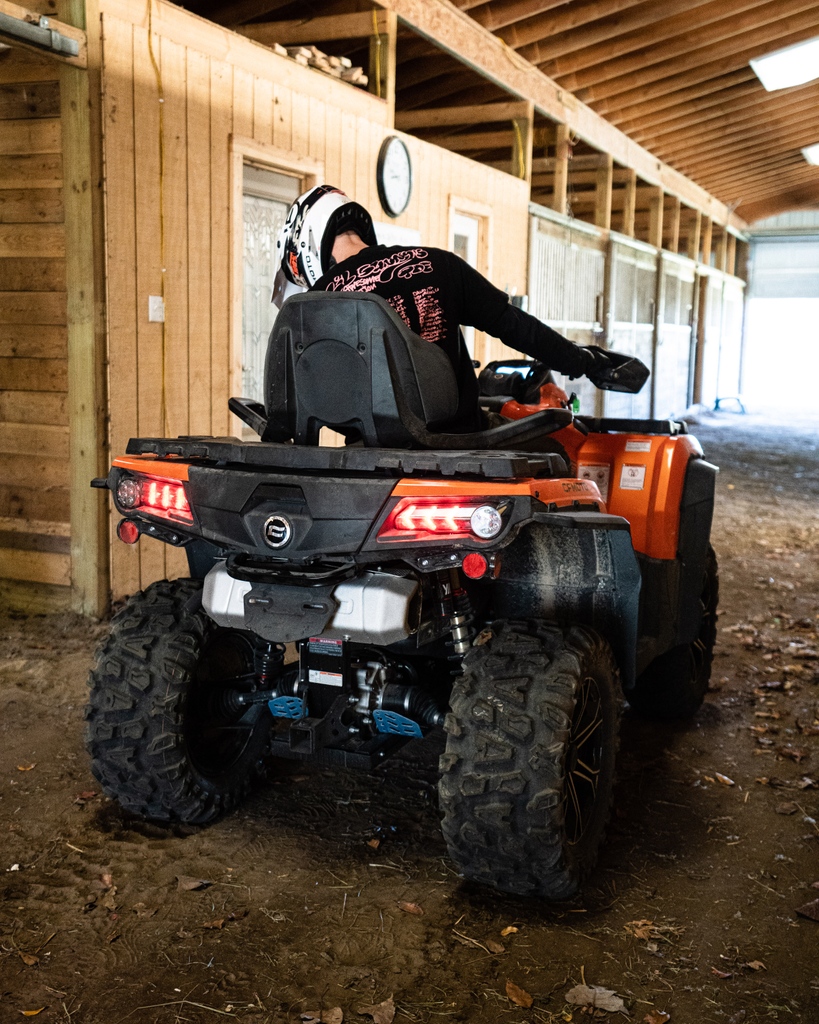 Let’s earn our holiday break 💪🏽
.
.
.
#atvlife #atv #cfmoto #4wheeler #atvriding #4wheeling #4wheeldrive #atvride #horsebarn #barndoor
