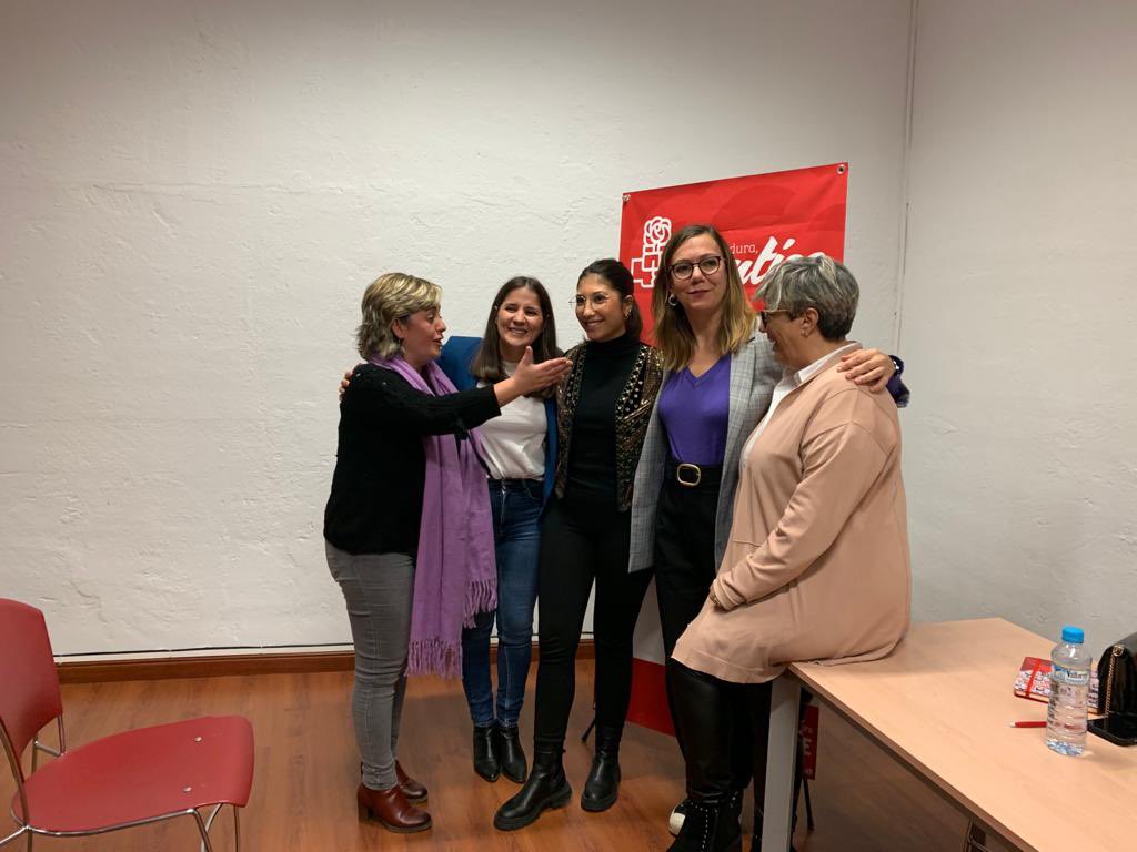 ✨Encuentro con Motivo del Día Internacional de la Eliminación de la Violencia contra la Mujer organizado por el PSOE de Plasencia.

🌏 La violencia contra las mujeres y niñas es una violación de derechos humanos que sigue traspasando fronteras. 

Es necesario seguir luchando.🌹