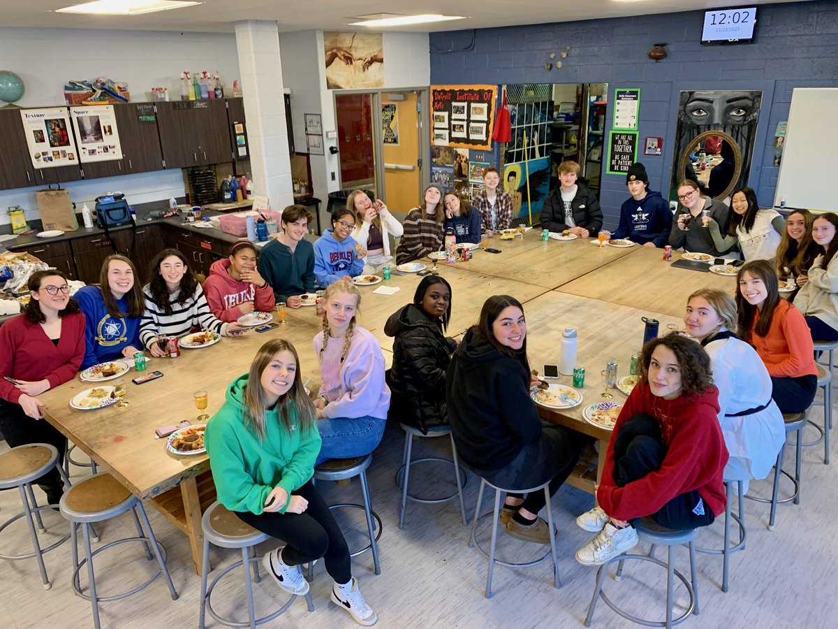 BHSStudLead's tweet photo. Happy thanksgiving from the stud lead fam ❤️❤️❤️ https://t.co/QLimMp7Pwh